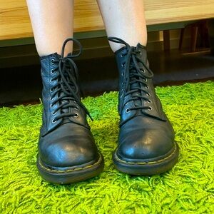 RARE original dr. martens lace up air cushion sole boots